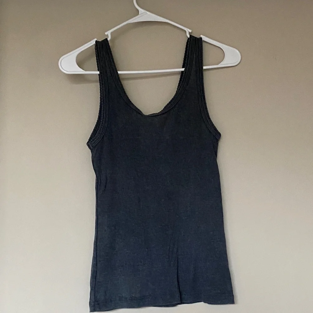 Classic Gray Sleeveless Henley Tank Top - Picture 3 of 3